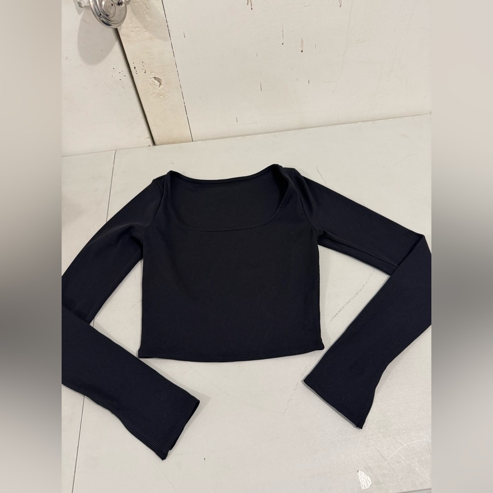 Alo womens cropped long sleeve size small